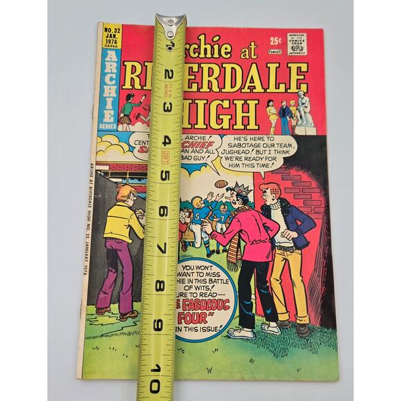 Archie at Riverdale High Number 32 January 1976 06966 Fair Condition - Picture 15 of 16